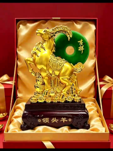 29cm Golden Leader Goat Figurine Year of the Goat Lucky Ornament Auspicious Jade‑like Disc Decor with Wooden Base Home Office Wealth Statue Gift with Color Gift Box