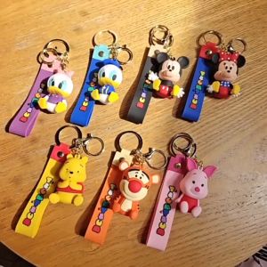 หมีพูห์พวงกุญแจการ์ตูนน่ารักมิกกี้ตุ๊กตาพวงกุญแจจี้กระเป๋านักเรียนพวงกุญแจ