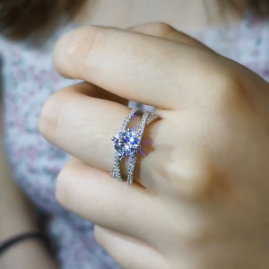 Cincin Wanita Perak S925 Gaya Mewah Ringan Barat Motif Silang Berlubang Tiga Hidup Tiga Dunia Moissanite 1 Karat Buka Telinga Dapat Diatur - Lazada Favorit