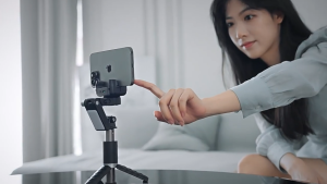 Điện thoại di động PTZ Stabilizer - Với đèn bổ sung Beauty theo dõi khuôn mặt thông minh chuyển đổi màn hình ngang 360 ° chống rung cầm tay ổn định ba trục