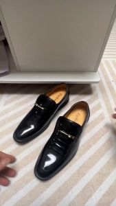 Sepatu Formal Pria Berujung Runcing Sepatu Kasual Kulit Paten Renda Mengkilap Kotak Sepatu 8870