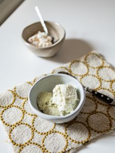 Scandinavian Creative Asymmetrical Ceramic Tripod Bowl: A 4.3-Inch Exquisite Dessert Bowl