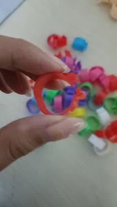 ห่วงขาไก่ ห่วงใส่ขาไก่ ห่วงขานกกระตั้วพันธุ์ใหญ่ ห่วงขานกตระกูลมาคอร์ แบบพลาสติก ขนาด 16 mm