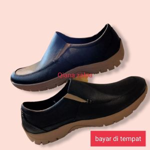 sepatu karet pria 4tt 578 hitam sol tebal lentur