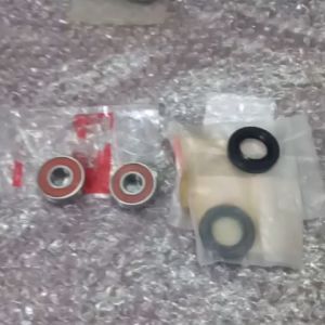 vòng bi và phớt bánh trước Lead  Scr  ( giá 1 cặp )