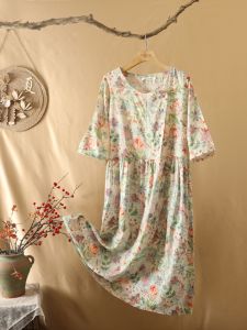 ชุดเดรสยาวปานกลางทรงเอคอตุ้มแขนสั้นผ้าลินินผสมสไตล์ย้อนยุค กระโปรงทรงเอหลวมๆ ลายดอกไม้ขนาดเล็ก ชุดทำงานฤดูร้อนสำหรับผู้หญิง