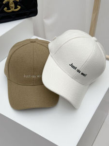 หมวกเบสบอลคุณภาพสูงสำหรับฤดูใบไม้ร่วงและฤดูหนาว หมวกทรงปากเป็ดลายตัวอักษรสไตล์เกาหลีสำหรับผู้ชายและผู้หญิง ทรงหัวเข็มขัดแข็ง หมวกแฟชั่น