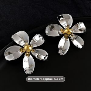 Exaggerated Large Flower Metal Earrings Womens Niche Design High-End Sensation Luxury Trendy Personality Ear Jewelry