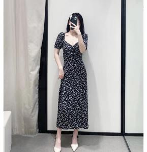 P006-015 PIMNADACLOSET - Short Puff Sleeve Sweetheart Neck Smocked Ruffle Floral Print Side Slit Midi Dress