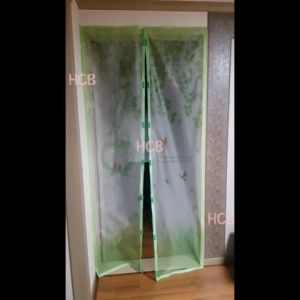 Tirai Magnet Anti Nyamuk Motif Ceria Poliester Ukuran 90x210cm dengan Klip Bahan Besi