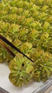 ขนมดอกจอกใบเตย  - (Pandan Flower)หยกสด