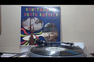 1 แผ่นเสียง 12นิ้ว u19 HONEY MOON IN SOUTH AMERICA บรรเลง แผ่นVG++ริ้วรอยบาง เสียงรบกวนน้อยนิดไม่มีรอยลึก แผ่นล้างสะอาดแล้ว ปกVG++มีตำหนิขอบนิดหน่อย ขอบไม่ขาด สันไม่ทะลุ