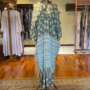 Emily Kaftan by Dian Pelangi LIMITED EDITION Busana Muslim Baju Maxi Dress Gamis Abaya Kaftan Gaun Outfit Pesta Pernikahan Kondangan Casual Formal Lebaran Wanita Hijaber Cantik Anggun Modis Modern Elegan Mewah Model Korea Terbaru Motif Batik Cap Kekinian