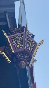 Đèn treo  Đèn quả trám  dát vàng  đèn treo họa tiết sắc nét dát vàng gỗ hương