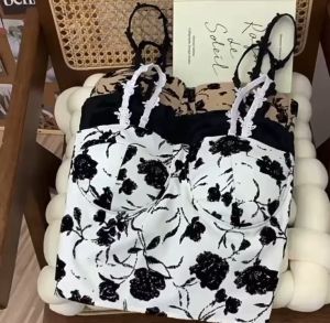 【Ready Stock】Velvet rose print design sling top women with chest pad outerwear vest sleeveless slimming bottoming shirt