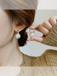 Elegant Pearl Earrings Womens Fashion Trend 2025 Small Niche Design High-End Dangle Retro Studs Autumn Winter Jewelry