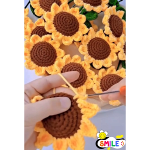 Smile😊พร้อมส่ง💯 ดอกทานตะวัน งานแฮนด์เมด ดอกไม้โครเชต์ ดอกทานตะวันถัก ดอกไม้ถัก ช่อดอกไม้ ดอกไม้ปลอม ของขวัญ วาเลนไทน์ วันเกิด ทานตะวัน