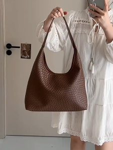 Retro Style Large-Capacity Woven Tote Bag Women Niche Design Simple Shoulder Bag All-Match Solid Color Woven Handbag
