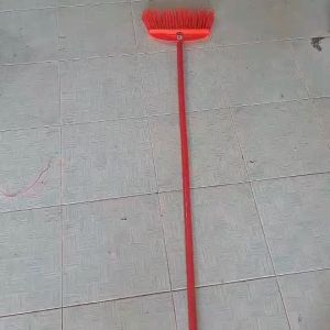 ไม้กวาดพลาสติก พร้อมใช้ ขนแน่น