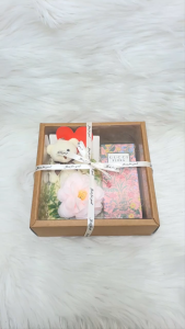 Hộp quà tặng nước hoa GC Flora Gorgeous Gardenia hồng EDP 100ml - Hương hoa thơm ngát nữ tính