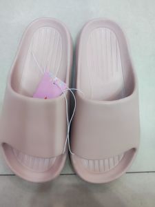 Shanghai Tianyi Couple Indoor EVA Slip-On Slippers Soft Thick Bottom Anti-Slip Home Bath Slippers for Men And Women