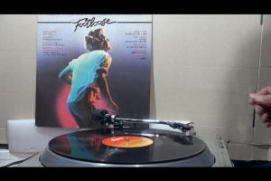 1 แผ่นเสียง 12นิ้ว u17 FOOTLOOSE แผ่นVG++ริ้วรอยบาง เสียงรบกวนน้อยนิดไม่มีรอยลึก แผ่นล้างสะอาดแล้ว ปกVG++มีตำหนิขอบนิดหน่อย ขอบไม่ขาด สันไม่ทะลุ