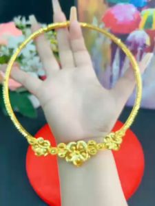 Kiềng cưới hoa mai dành cho cô dâu chuẩn 24.k kèm hộp nhung E.3.36