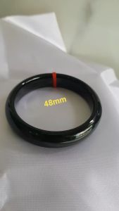 Vòng Cẩm Thạch Bản Hẹ Đen Sịn 50mm x cao 12mm x dầy 65mm Màu đen huyền đều đẹp sang sịn quá đẹp Nữ tay nhỏ 35kg - 49kg đeo vòng chuẩn hợp mệnh Thủy mệnh Mộc đeo đẹp xuất sắc có 2500k ạ