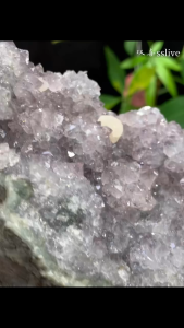 晶镇晶体清透如水 光泽晶莹 | Crystal-clear with a brilliant shine ｜ High transparency with a natural glow cluster