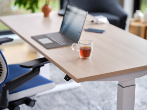 Steelcase Migration SE Pro Height Adjustable Desk with 4-way programmable controller and Flip Top + Cable Management Tray