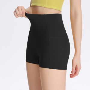 Pockets Quick-dry Light Tight Yoga Shorts Three-quarter