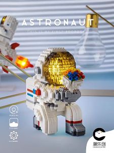 ️现货️ReadyStocks Lighting Extra Big Astronaut Flower blocks toys 潮乐创 小颗粒 巨型 浪漫 求婚 宇航员 积木 发光 太空人 拼装 玩具 6650
