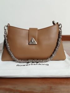 Tas Wanita Tipis Lebar Tas Jalan Cantik Ukuran Medium dari Brand FF kd 150
