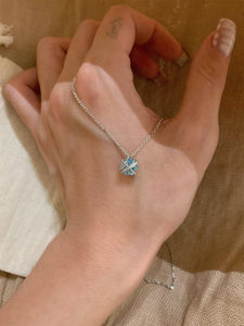 XGLightseeker Blue Cross Single Diamond Necklace Vintage Luxury Design Geometric Zirconia Clavicle Chain Fashion Jewelry