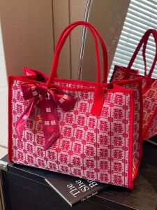 Red Wedding Bride Large Capacity Tote Bag Chinese Style Handheld Commuter Bag Souvenir Gift Bag Womens Fashion Accessory