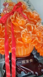 Tượng Bình Hoa Mẫu Đơn Đỏ Cam Mới To Dây Đỏ May Mắn Quá Hoành Tráng Đẹp Lắm Size Cao 55cm Ngang 48cm Sâu 31cm biểu tượng sự Hưng Thịnh  thịnh vượng phồn vinh Giàu Sang  Phú Quý Giàu Sang  Phú Quý Mệnh Hỏa Thổ trưng phòng khách nhà công ty 2850k ạ