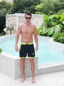 FRLO [ใหม่] กางเกงว่ายน้ำผู้ชาย กางเกงว่ายน้ำชาย มีซับเลคกิ้ง 28-49นิ้ว กางเกงกีฬาขาสั้นผู้ชาย กางเกงวิ่งชาย แห้งเร็ว รุ่นES326