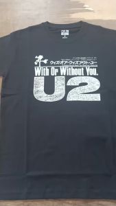 Kaos band U2 With or without you