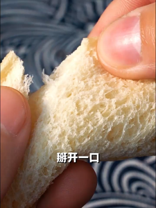 ขนมปังชีสสไตล์ย้อนยุคสุขภาพดีพร้อมแบคทีเรียไลโคบิโอซัส ขนมปังกระเป๋าเล็ก ขนมปังไส้กรุบกรอบ เครื่องดื่มเย็นสดชื่น