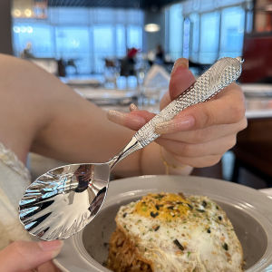 Initial Noble Experience 316 Stainless Steel Spoon with Peacock Tail Design for Soup Dessert Mixing Elegant Dining Utensil