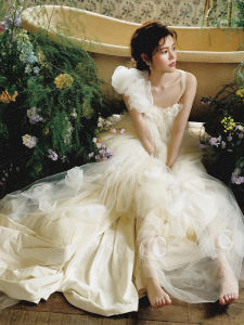 French Style Lightweight Wedding Dress 2025 New Vintage Bridal Gown with Veil for Engagement Photoshoot And Morning Outfits