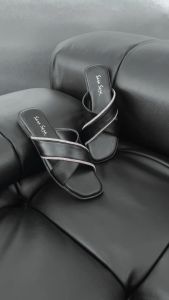 Sara Sara IZZA Flat Sandal Elegan Strap Diamond Anti Slip Warna Hitam Putih