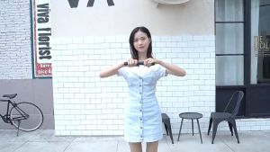 ไม้เซลฟี่บลูทูธไร้สาย ขาตั้งกล้อง พับได้ รีโมตคอนโทรล บลูทูธ กันสั่น กลางแจ้ง สําหรับโทรศัพท์มือถือ Vlogging