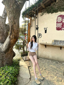 กางเกงขาสั้นผ้ายีนส์ทรงเอเอวสูงยืดหยุ่นสำหรับผู้หญิง ฤดูร้อน 2025 กระดุมคู่ สีกรมท่า เทรนด์แฟชั่น กางเกงขาสั้นผู้หญิง