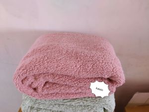 ผ้าห่มขนแกะ SHERPA ขนนุ่มฟูมาก ห่มสบาย ใช้เป็นพร็อพถ่ายรูปสินค้าได้ ขนาด 3.5 ฟุต
