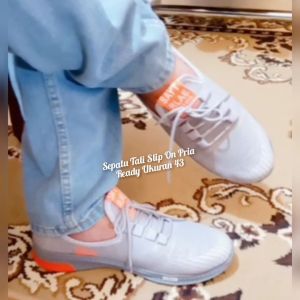 Sepatu Tali Slip On Pria Putih