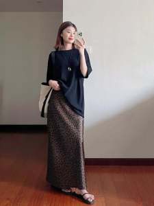 กระโปรงทรงหางปลาลายเสือดาวยาวคลุมเข่าผ้าซาตินอะซิเตทสไตล์วินเทจสำหรับผู้หญิงในช่วงฤดูร้อนปี 2025 กระโปรงทรงเอเอวสูง