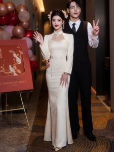 Champagne Color Bridal Gown with Fish Tail Long Sleeve Wedding Dress for Engagement Luxury Sensation Vintage Style Pearl Embellished