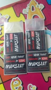 jual stiker kata kata "gue udah tobat jangan di ajak maksiat kecuali hari libur" bahan stiker vinyl laminasi glossy isi stiker 3pcs