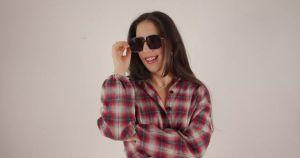 Kacamata Hitam Pelindung UV Bentuk Kotak Oversize Gaya Eropa untuk Wanita PL-WW006